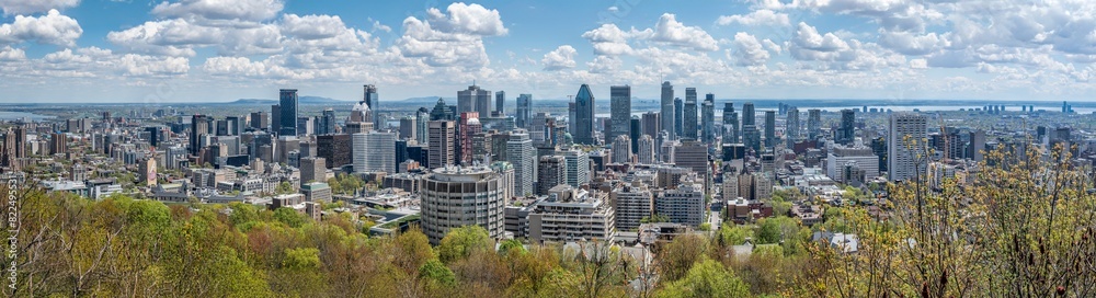 Fototapeta premium Large high resolution panorama view of downtown Montreal skyline on a beautiful spring day, province of Quebec, Canada. High quality photo taken from Kondiaronk Belvere lookout, Mount Royal (May 2024)