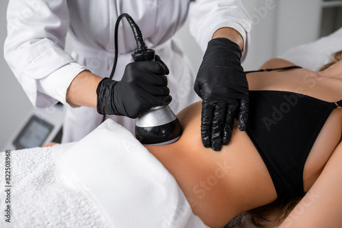 Tableau sur toile Following ultrasound cavitation of the abdomen of woman, the vacuum procedure is implemented to enhance results