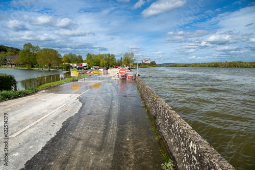 Inondations de la Seine  à Bardouville  (76) les 09 et 10 avril 2023. Rupture de la digue photo