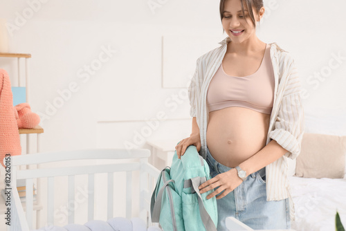 Smiling pregnant woman prep...
