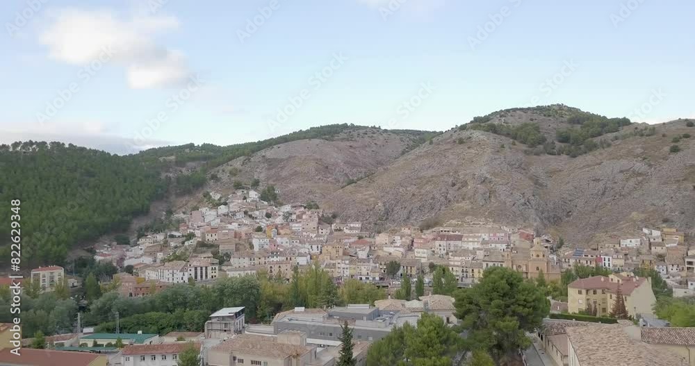 Ciudad de Cuenca, España, Castilla-La Mancha, vista aérea de dron de la ciudad de cuenca. Ciudad de Cuenca, España, Castilla-La Mancha, vista aérea de dron de la ciudad de cuenca.