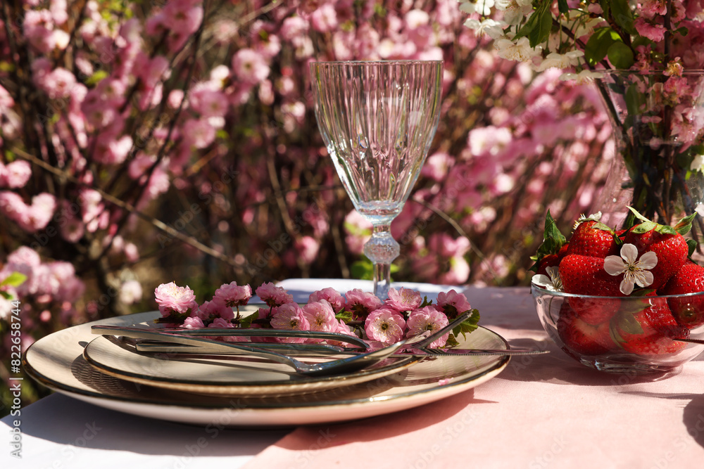 Naklejka premium Stylish table setting with beautiful spring flowers in garden