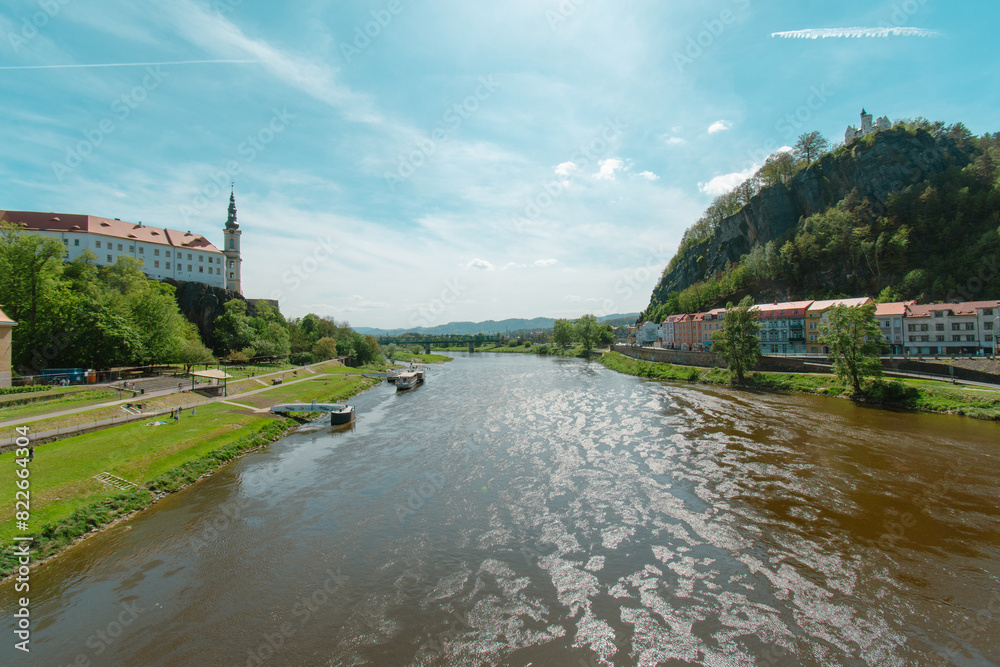 Czeskie miasto Děčín i rzeka Łaba