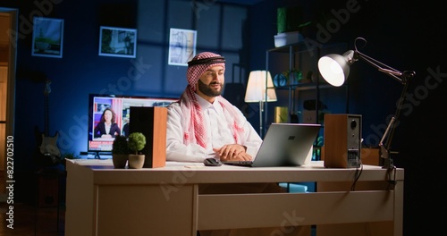 Fotografia Arabic job candidate remotely being interviewed by human resources team while at home
