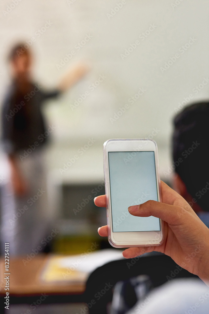 © peopleimages.com - Classroom, smartphone and learner typing message for internet research, online blog or social media post. Teacher, student and mobile technology for communication, studying and school project © peopleimages.com - Classroom, smartphone and learner typing message for internet research, online blog or social media post. Teacher, student and mobile technology for communication, studying and school project