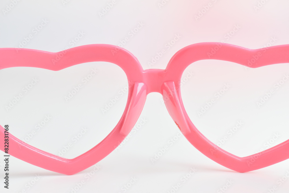 Fototapeta premium pink heart shape of glasses on white background