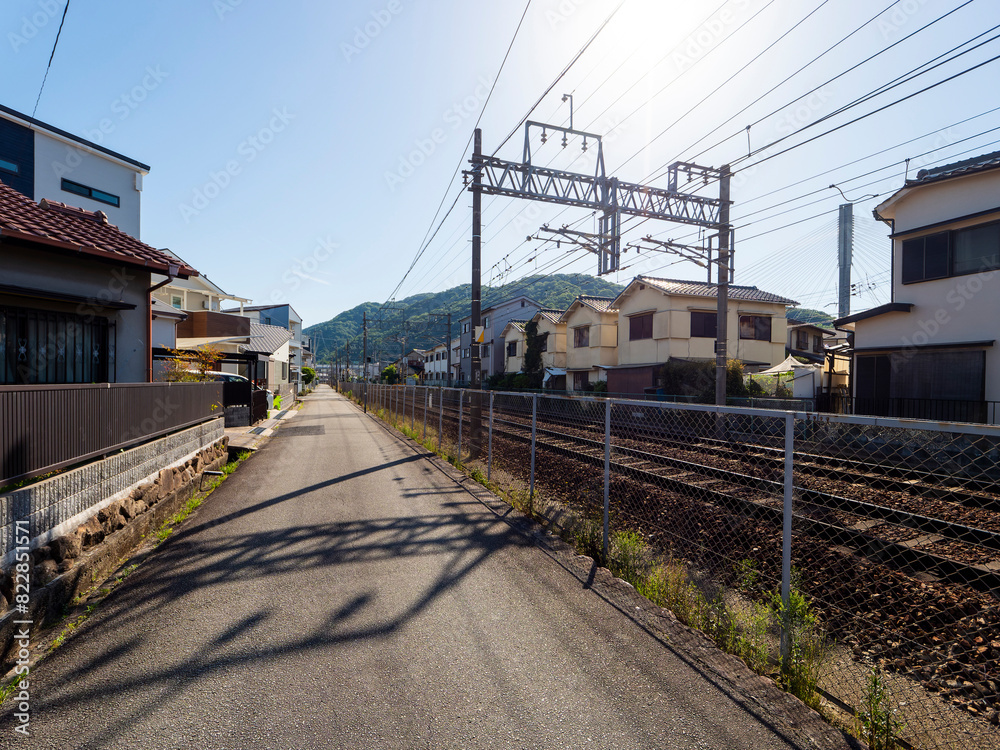 Obraz premium 線路沿いの住宅密集地