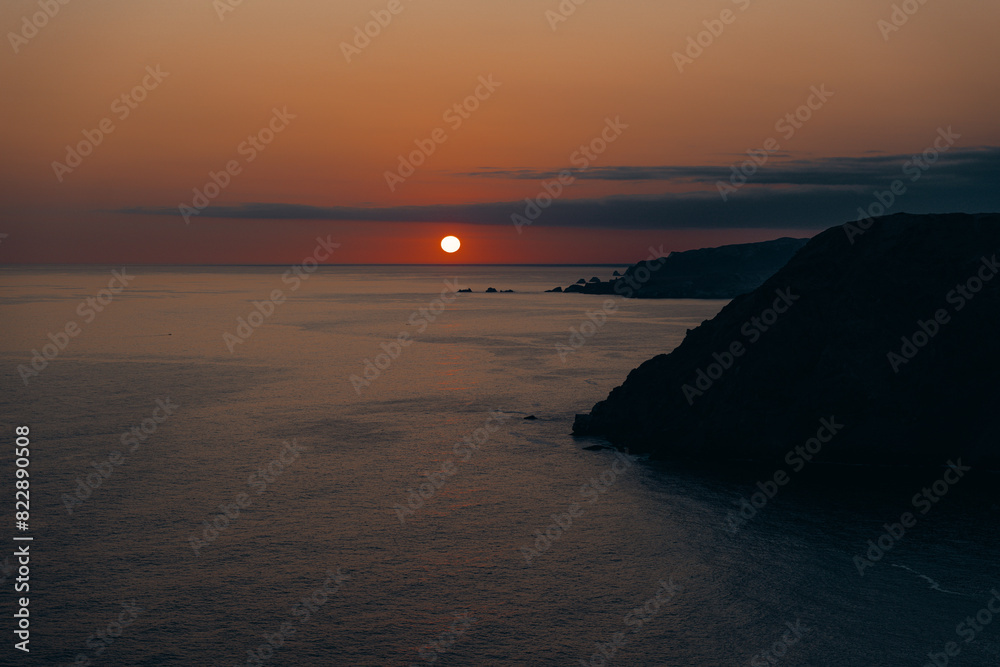 Obraz premium Dramatic sunset with twilight color sky and clouds.