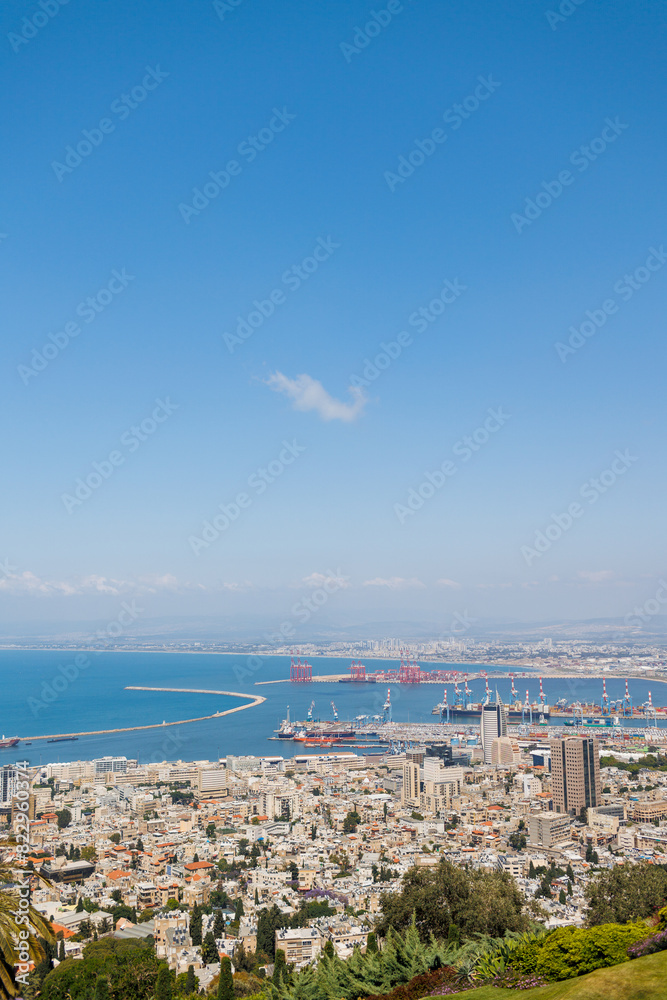 Fototapeta premium Cityscape of Haifa and Bahai Gardens (Temple of the Bab), view from Mount Carmel in Haifa. Haifa. Israel.
