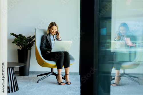 Businesswoman in modern off...