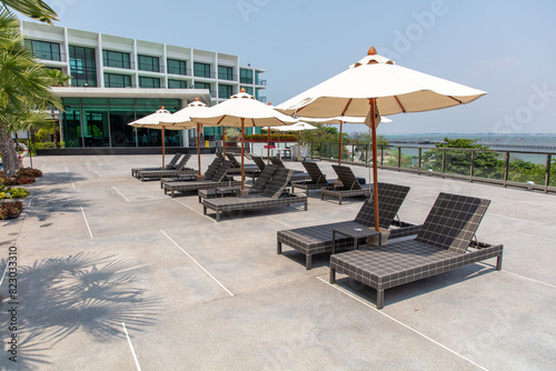 Tableau sur toile Sun loungers and umbrellas near the hotel