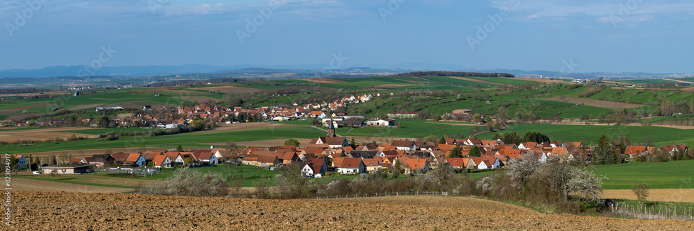Obraz premium Villages de Reutenbourg et Lochwiller (Alsace, France)