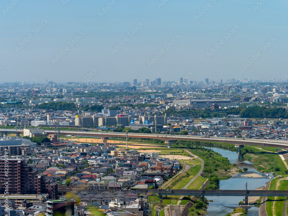 Fototapeta premium 山の展望台から見る街の風景