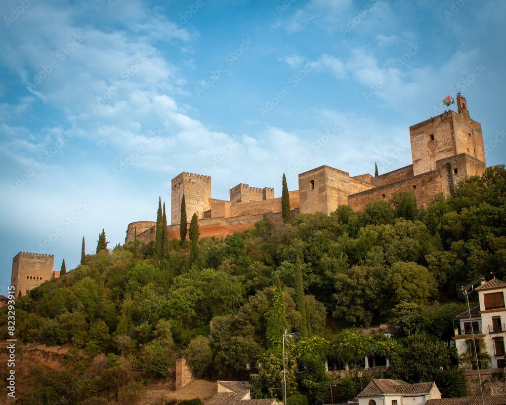 Obraz premium views of the alhambra on a hill with a blue sky