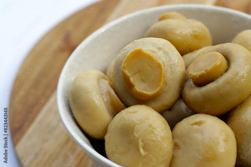 Champignon mushrooms in brine. Canned champignon mushrooms whole Champignon mushrooms in brine. Canned champignon mushrooms whole