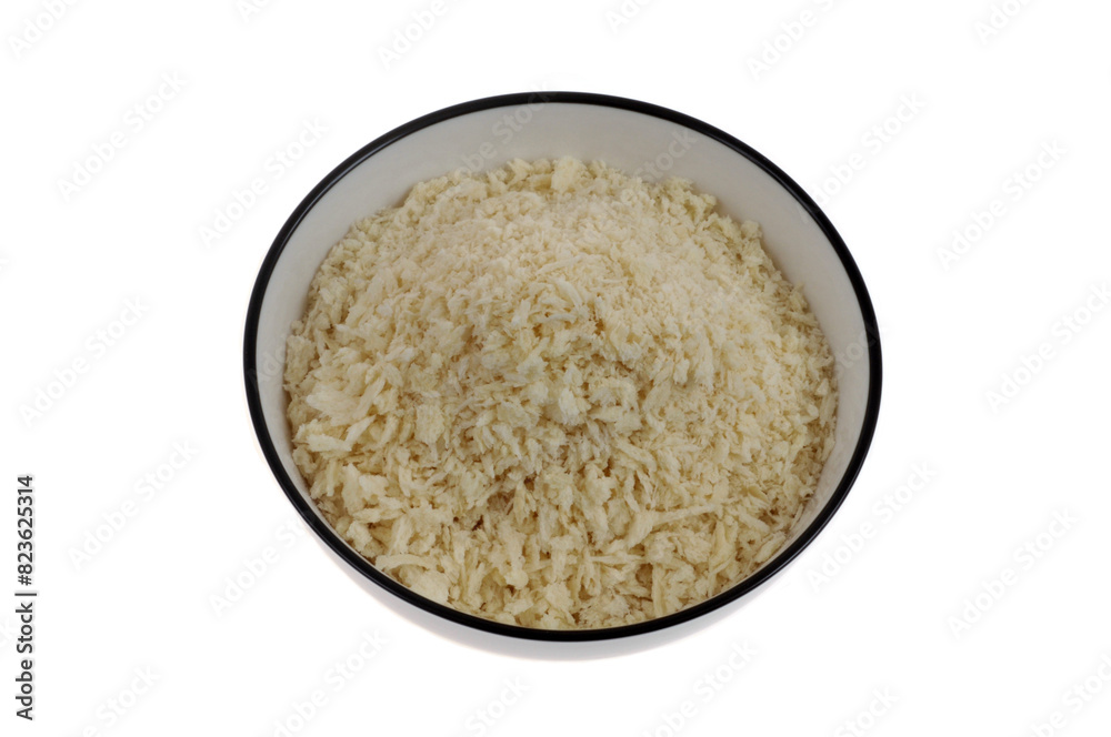 Panure panko dans une assiette vue de dessus en gros plan sur fond blanc Panure panko dans une assiette vue de dessus en gros plan sur fond blanc