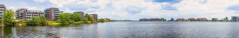 Wilhelmshaven Blick von der Westseite des großen Hafens Richtung Osten zu der Kaiser-Wilhelm-Brücke Wilhelmshaven Blick von der Westseite des großen Hafens Richtung Osten zu der Kaiser-Wilhelm-Brücke