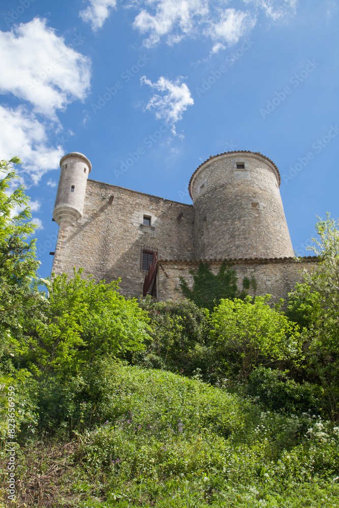 Le château de Labastide de Virac village du sud de l'Ardèche Le château de Labastide de Virac village du sud de l'Ardèche