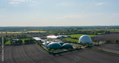 Biogasanlage aus der Luft Perspektive mit einer Drohne aufgenommen