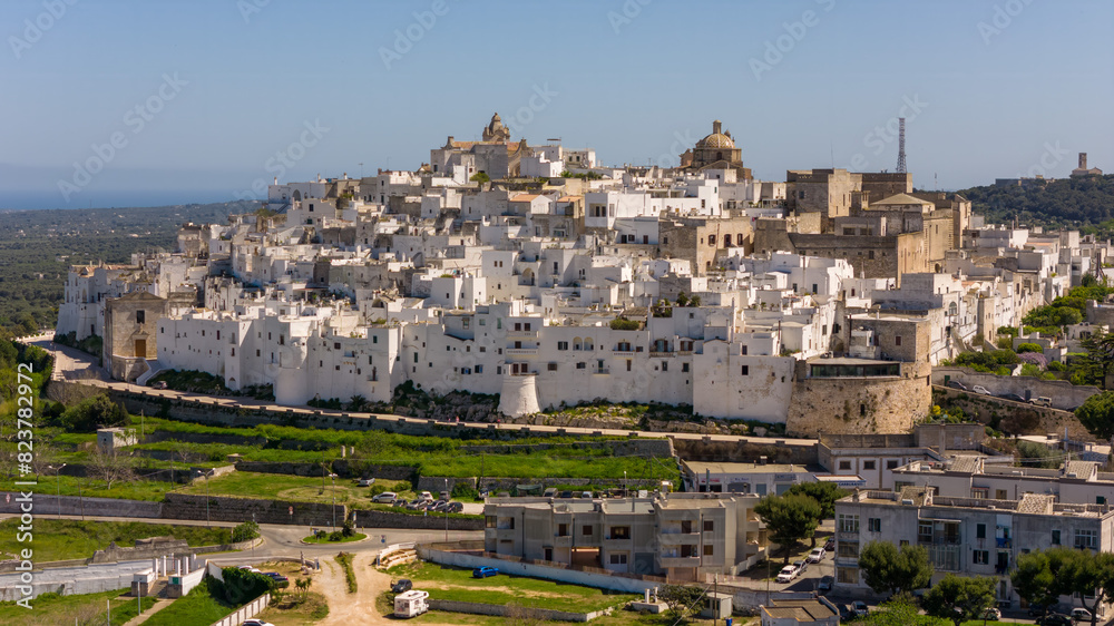 Naklejka premium The Allure of Ostuni: Italy's Whitewashed Marvel
