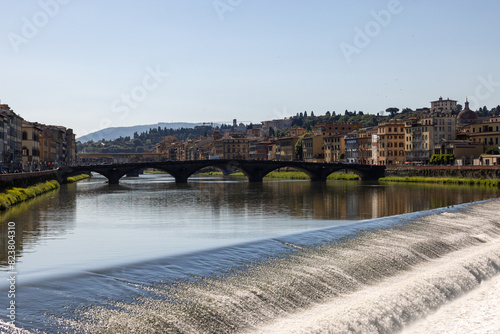 фотографія bride in Florence over the arno river