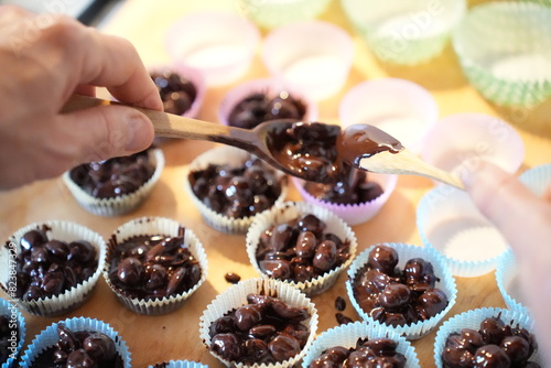 Tablou pe pânză Almonds with melted dark chocolate