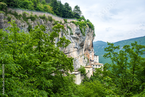Madonna della Corona - Wallfahrtskirche in Spiazzi (Provinz Verona, Venetien, Italien) photo