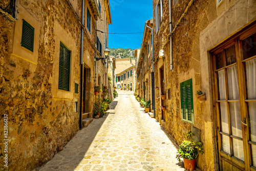 Kurzer Zwischenstop in der wunderschönen Kleinstadt Valldemossa im Nordwesten der Insel Region Serra de Tramuntana - Mallorca - Spanien