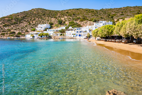 Fototapeta Naklejka Na Ścianę i Meble -  Azure sea and sandy beach in Platis Gialos village, Sifnos island, Greece