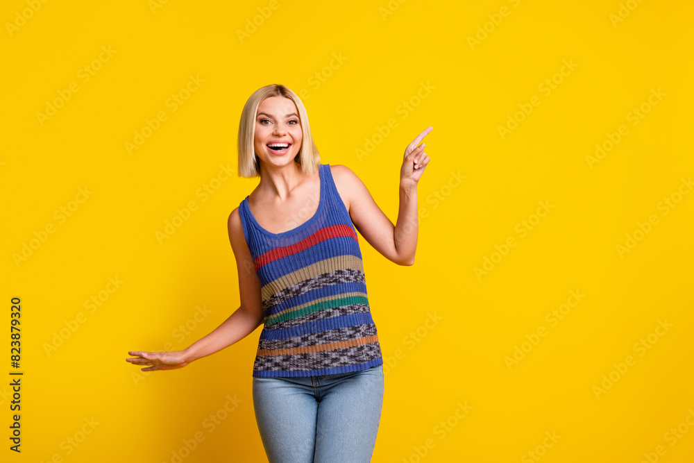 Photo portrait of young sweet beautiful woman in stylish singlet dancer clubbing during discotheque isolated on yellow color background Photo portrait of young sweet beautiful woman in stylish singlet dancer clubbing during discotheque isolated on yellow color background