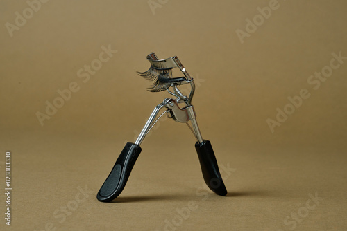 fake eyelashes in an eyelash curler