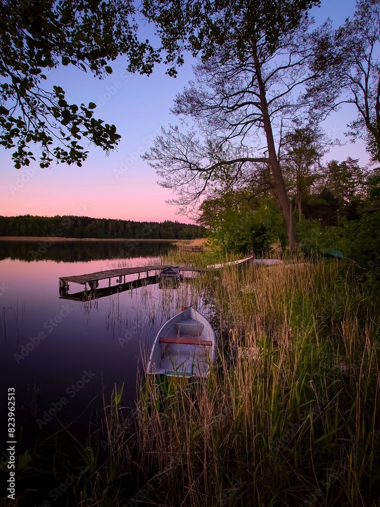 Warmia - Mazury. Jezioro wieczorową porą.