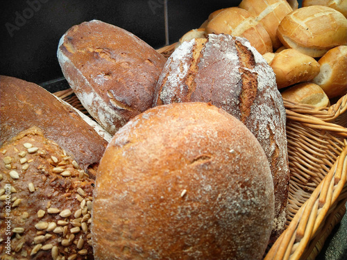 Brot in einer Baeckerei-Auslage. photo