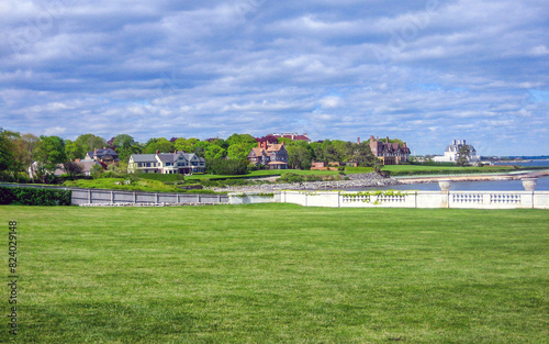 Εκτύπωση καμβά view of mansions across the lawn and water
