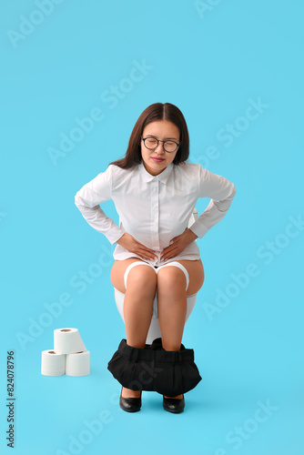 Young Asian businesswoman w...