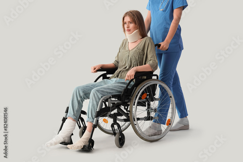 Injured young woman in whee...