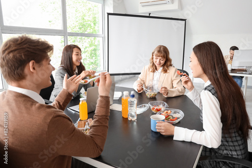 Group of business people ha...