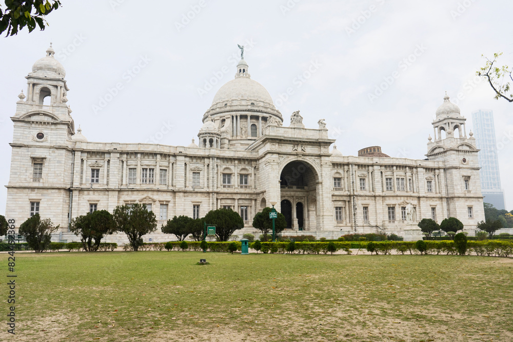 The Victoria Memorial in Kolkata, West Bengal, is a grand marble building built in memory of Queen Victoria, Kolkata, West Bengal, India The Victoria Memorial in Kolkata, West Bengal, is a grand marble building built in memory of Queen Victoria, Kolkata, West Bengal, India