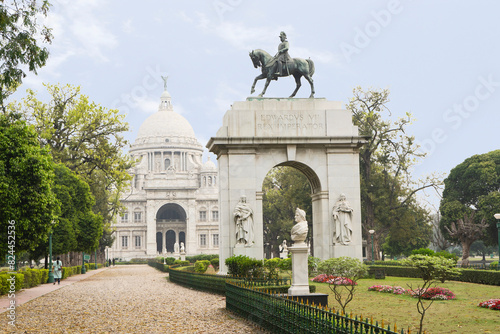 The King Edward VII Arch in the Victoria Memorial Gardens is a significant historical monument in Kolkata, West Bengal. King Edward VII Arch, Victoria Memorial, Kolkata, West Bengal, India