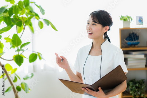 Fotografía エステティシャンの若い女性