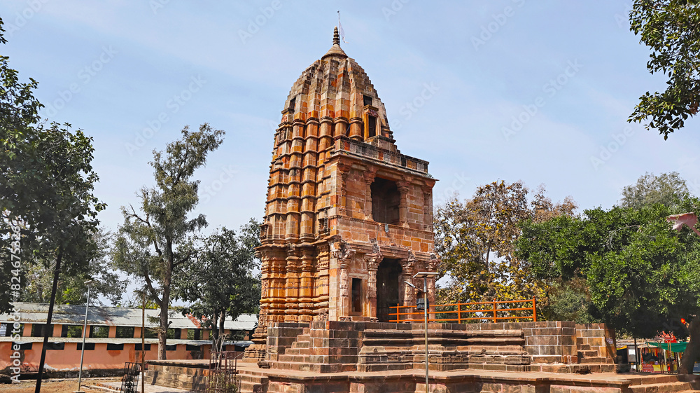 Obraz premium View of Ancient Shri Gaurishankar temple, an 11th Century, Parikrama Marg, Omkareshwar, Madhya Pradesh, India.