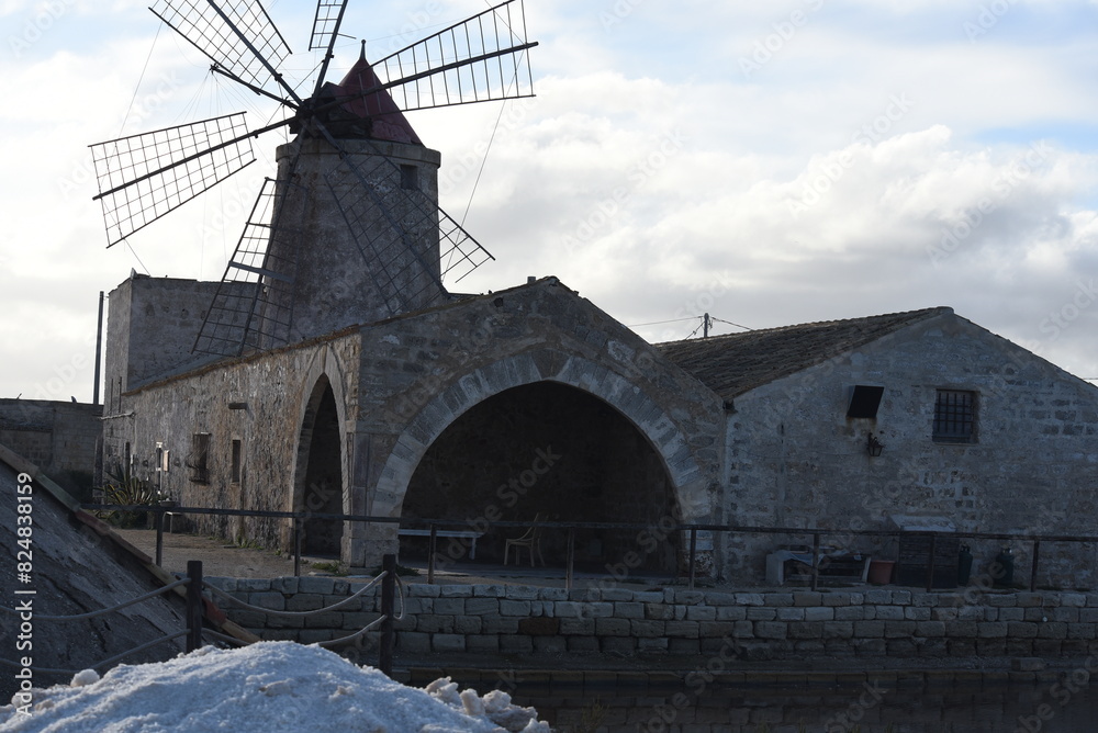 Antico mulino a vento utilizzato nelle saline di Trapani