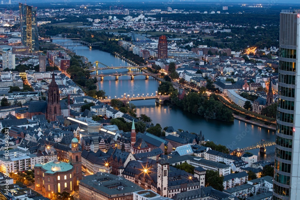 Obraz premium Main durch Frankfurt