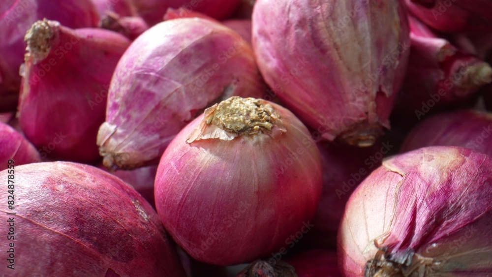 Discover the exquisite details of red shallots in this macro. Witness the fine lines and delicate hues that make these shallots a masterpiece of nature's design.
Discover the exquisite details of red shallots in this macro. Witness the fine lines and delicate hues that make these shallots a masterpiece of nature's design.