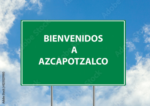 Siguiente salida Bienvenidos a azcapotzalco una señal verde sobre fondo de cielo azul. Colección de señales de tráfico conceptuales photo