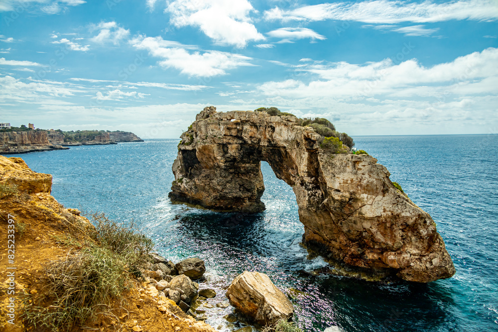 Kleine, aber feine Wanderung zum Felsentor Es Pontàs und der Küstenstadt Santanyí im Süden der Balleareninsel Mallorca - Spanien Kleine, aber feine Wanderung zum Felsentor Es Pontàs und der Küstenstadt Santanyí im Süden der Balleareninsel Mallorca - Spanien