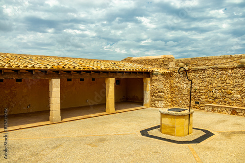 Spontaner Kurzbesuch im Südosten der Balleareninsel Mallorca an der Festung Es Fonti bei Cala d'Or - Spanien photo