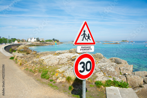 Panneau de la circulation limité à 30 km/h photo