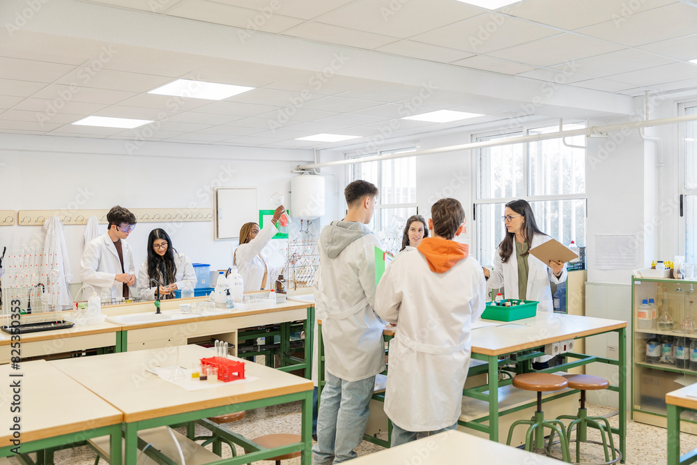Engaged Learning in Laboratory with a teacher Engaged Learning in Laboratory with a teacher