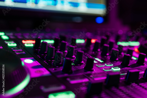 4 channel mixer photo